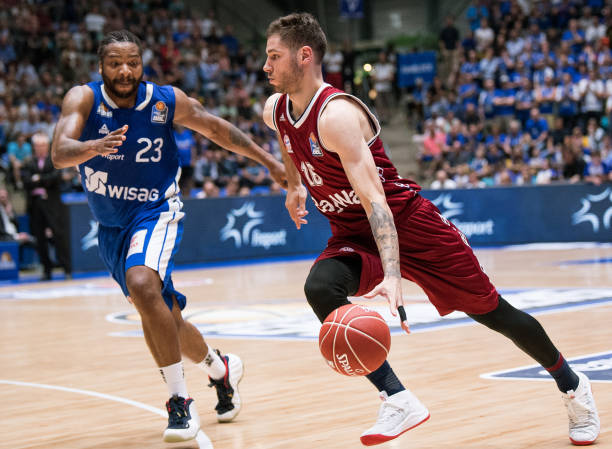 谁更适合国 谁更适合国