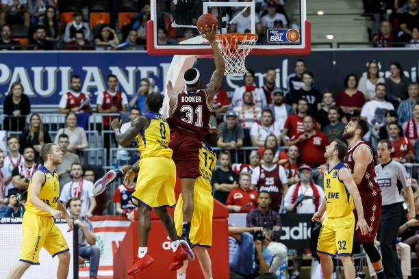 固球队的中 固球队的中